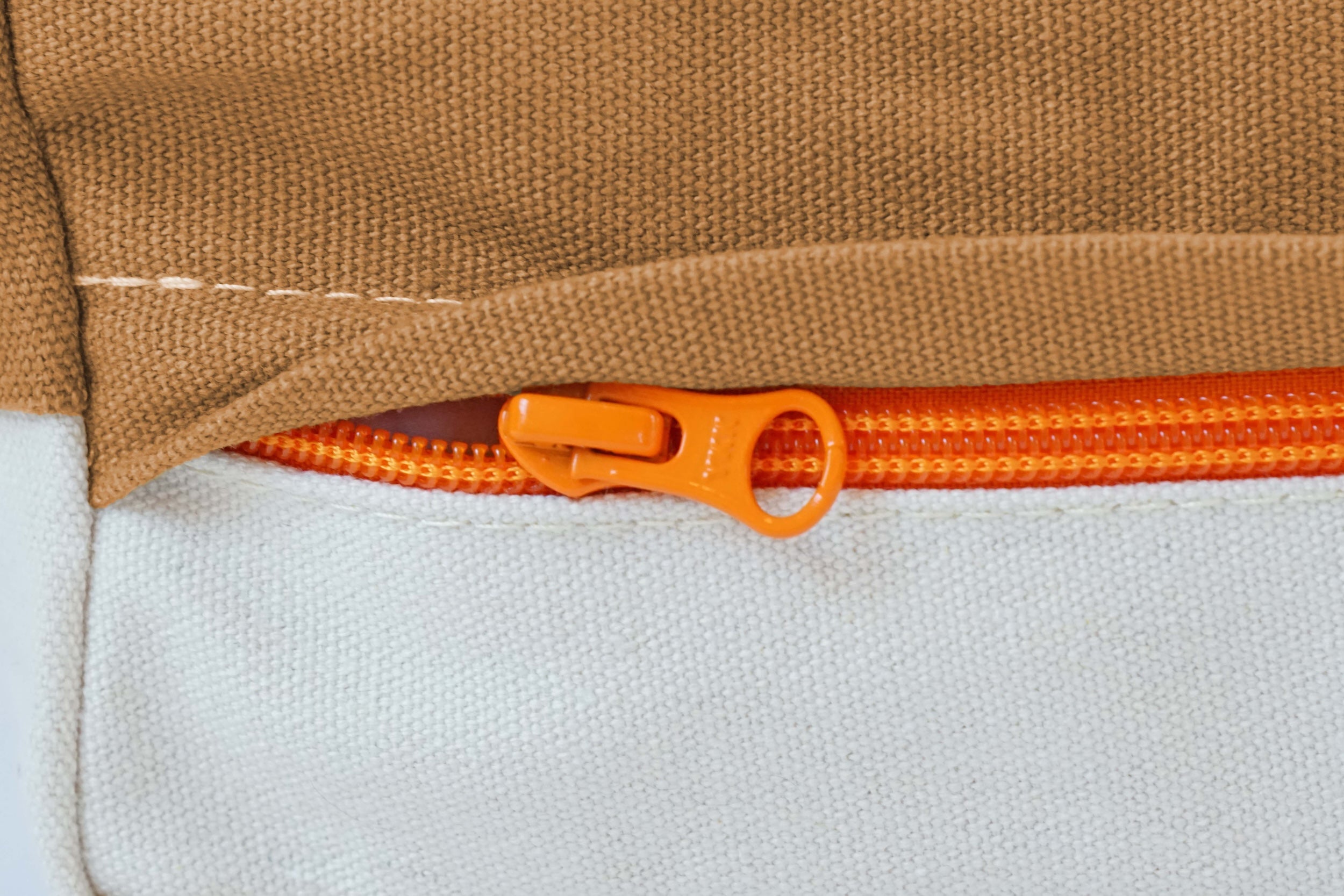 Close up of YKK zipper on dog bed
